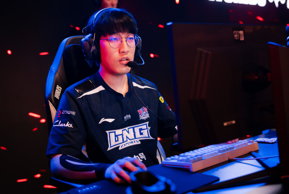 包含Scout迎来五赛季高光表现，公牛球迷沸腾！的词条