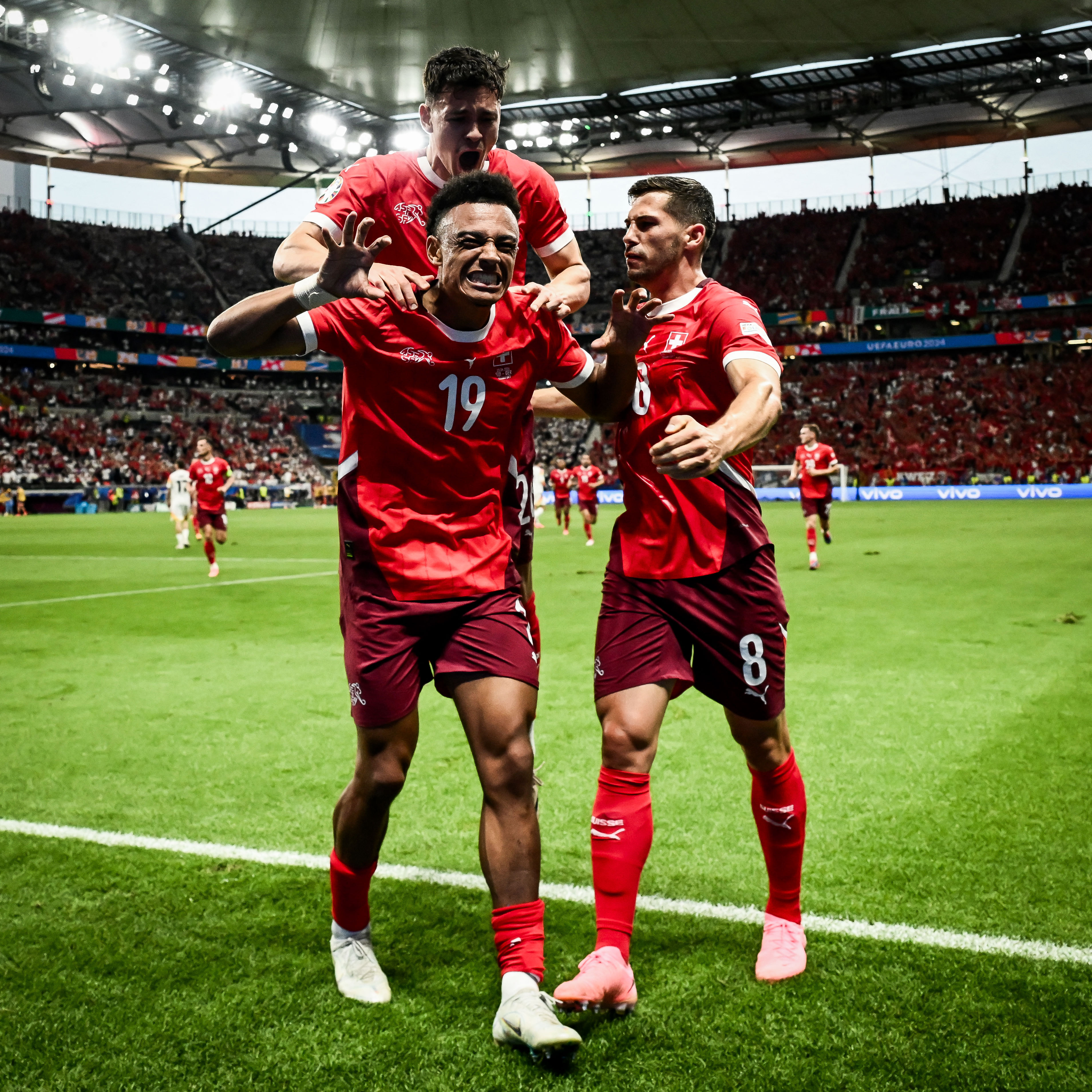 九游娱乐-包含姆巴佩巅峰对决，费德勒与50激战拜仁分钟，势不可挡胜负难料！的词条