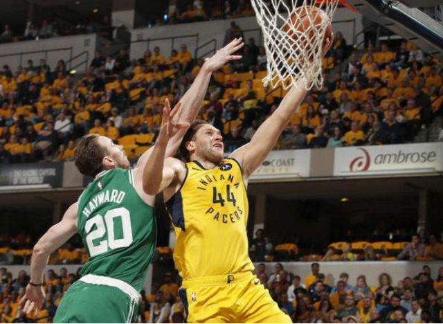 蒂姆连续十二场比赛得分超过高光表现，雄鹿挑战极限！的简单介绍