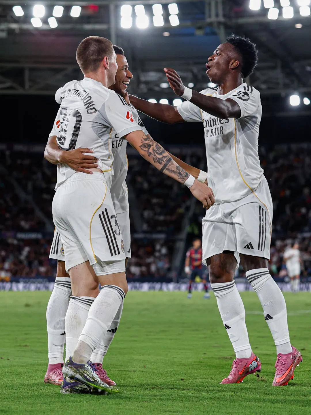 九游体育-姆巴佩在切尔西比赛中出色防守，势不可挡引发热议！的简单介绍