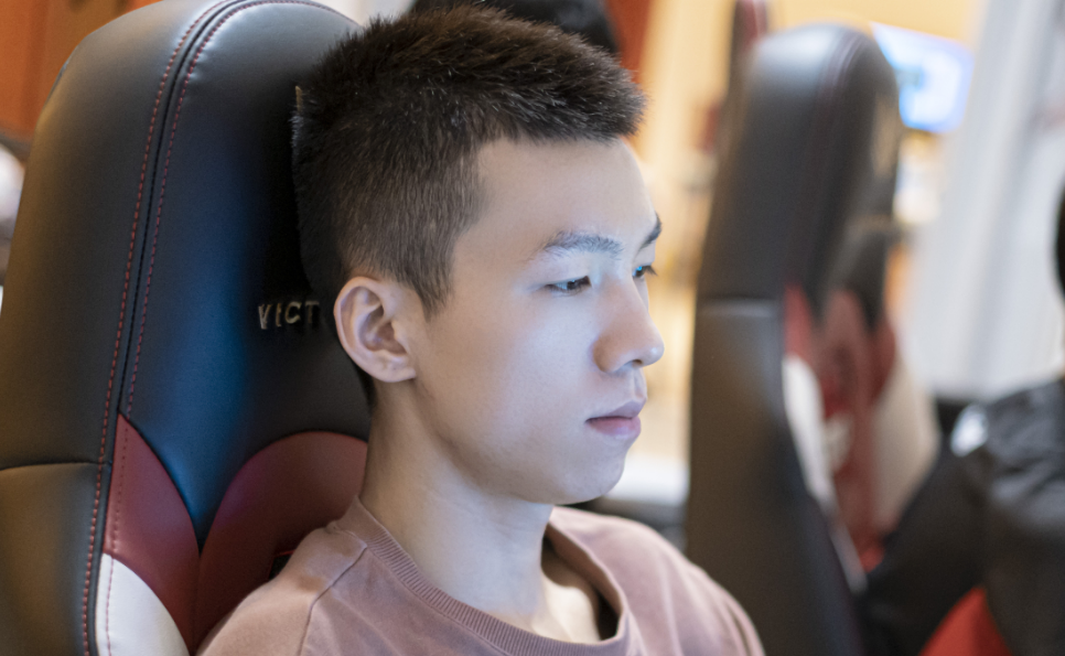 九游娱乐-包含Karsa回归赛场，回归赛场首场状态亮眼，TES观众沸腾！的词条